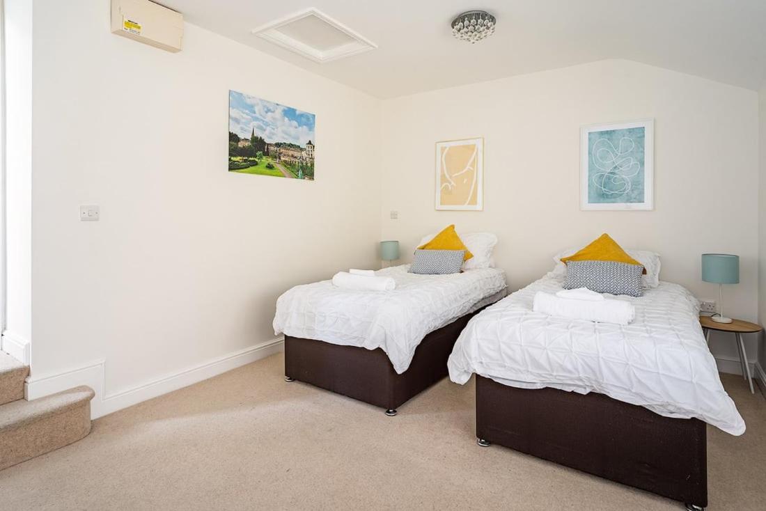 Spacious 2 Bedroom House With Stunning Views Bath Eksteriør bilde