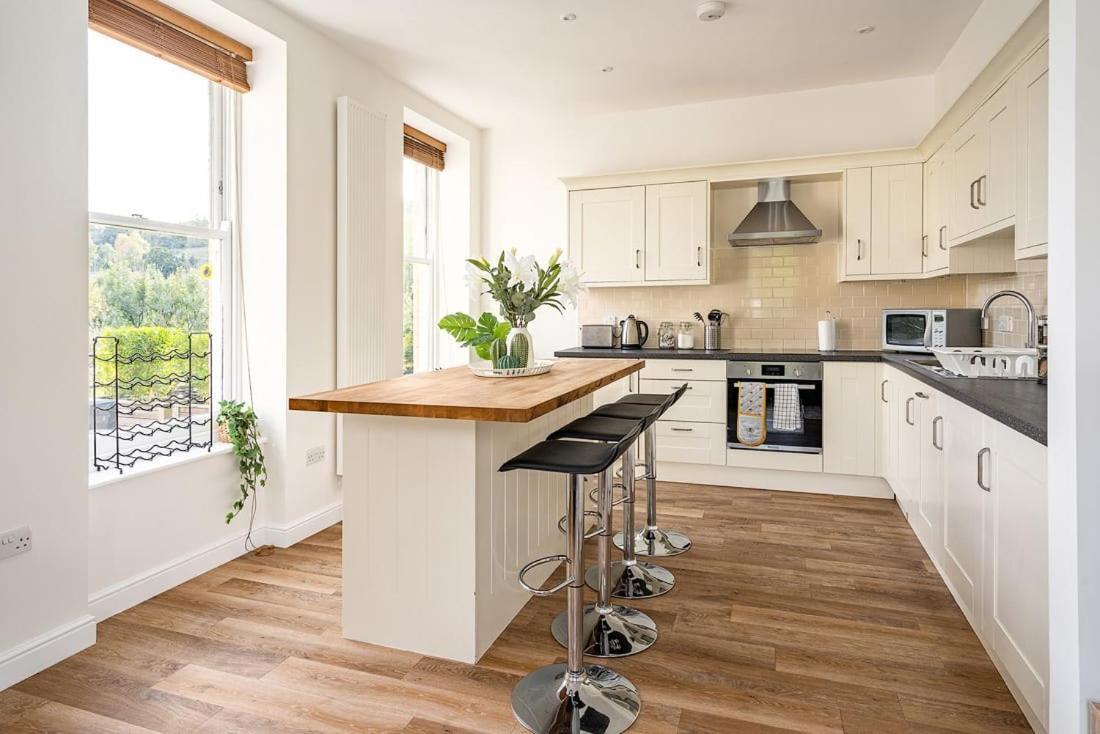 Spacious 2 Bedroom House With Stunning Views Bath Eksteriør bilde