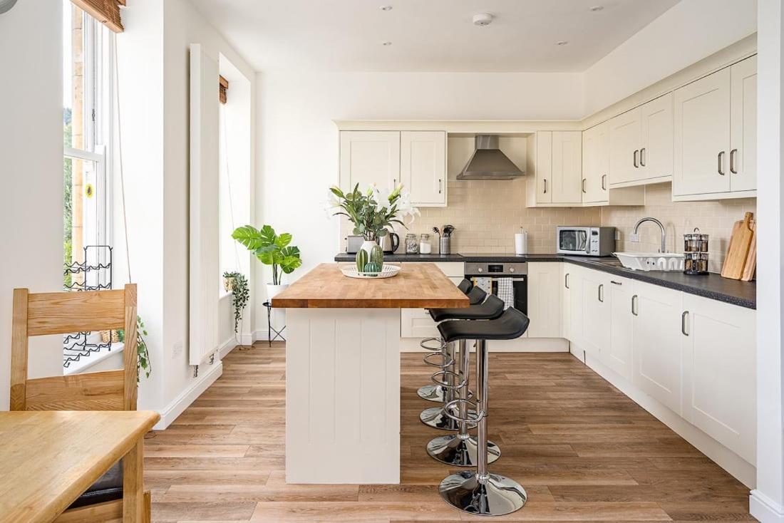 Spacious 2 Bedroom House With Stunning Views Bath Eksteriør bilde